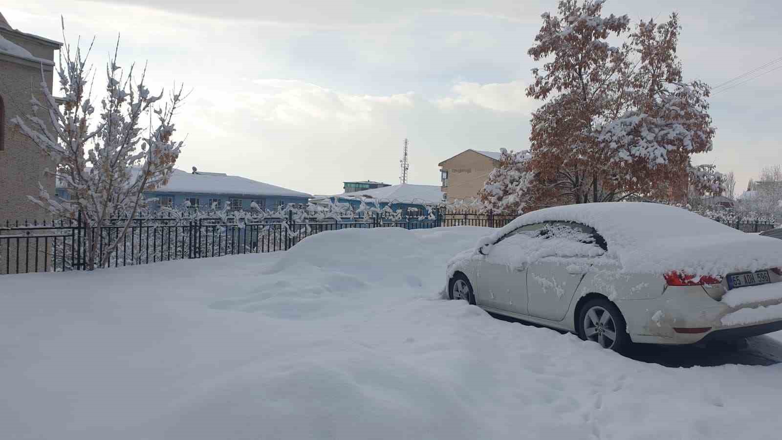 Başkale’de 13 yerleşim yerine ulaşım sağlanamıyor
