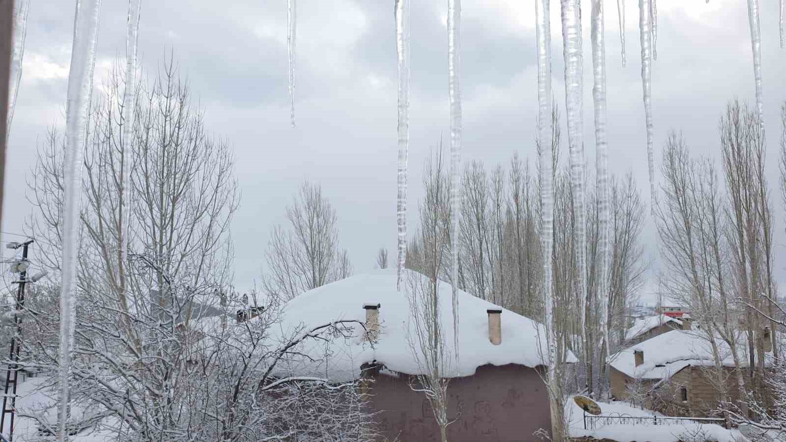 Başkale’de 13 yerleşim yerine ulaşım sağlanamıyor
