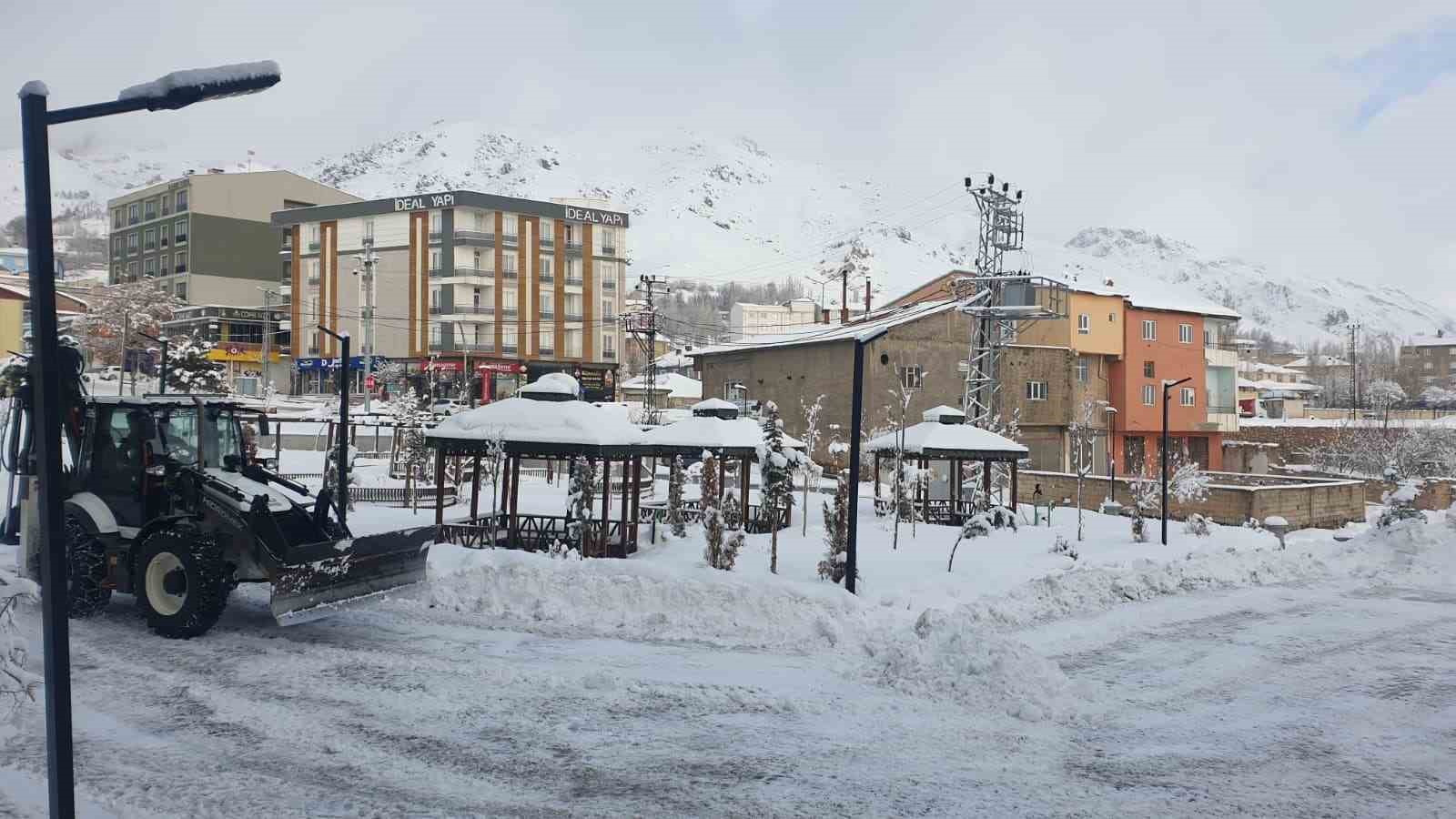 Başkale’de 13 yerleşim yerine ulaşım sağlanamıyor
