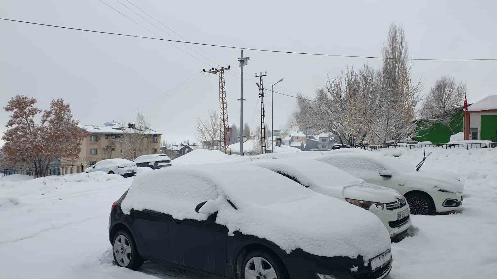 Başkale’de 13 yerleşim yerine ulaşım sağlanamıyor
