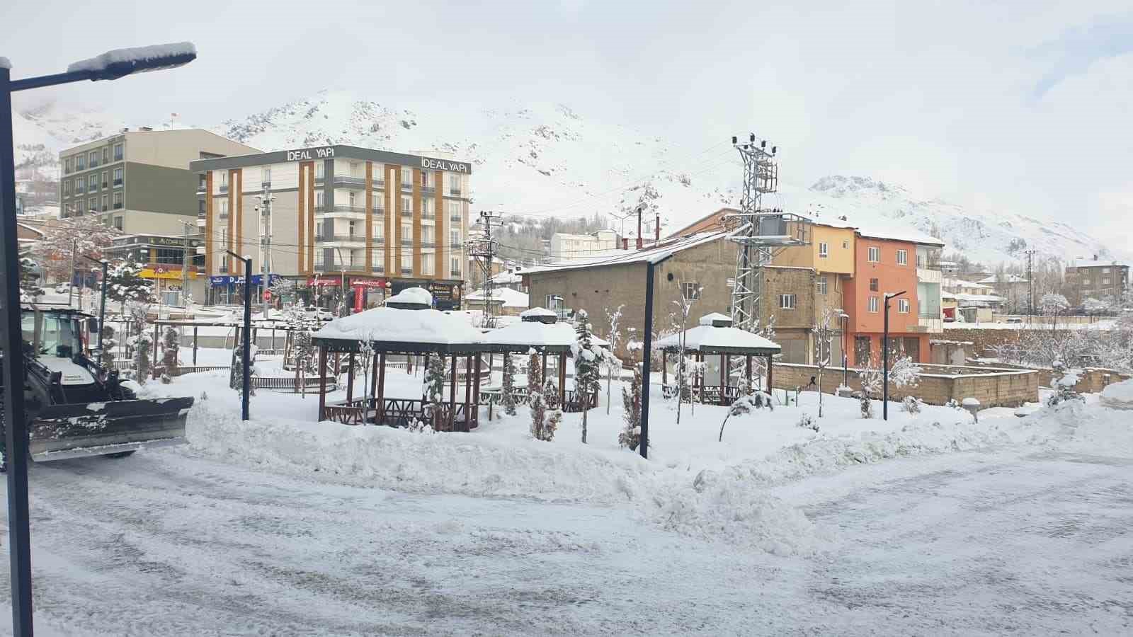 Başkale’de 13 yerleşim yerine ulaşım sağlanamıyor
