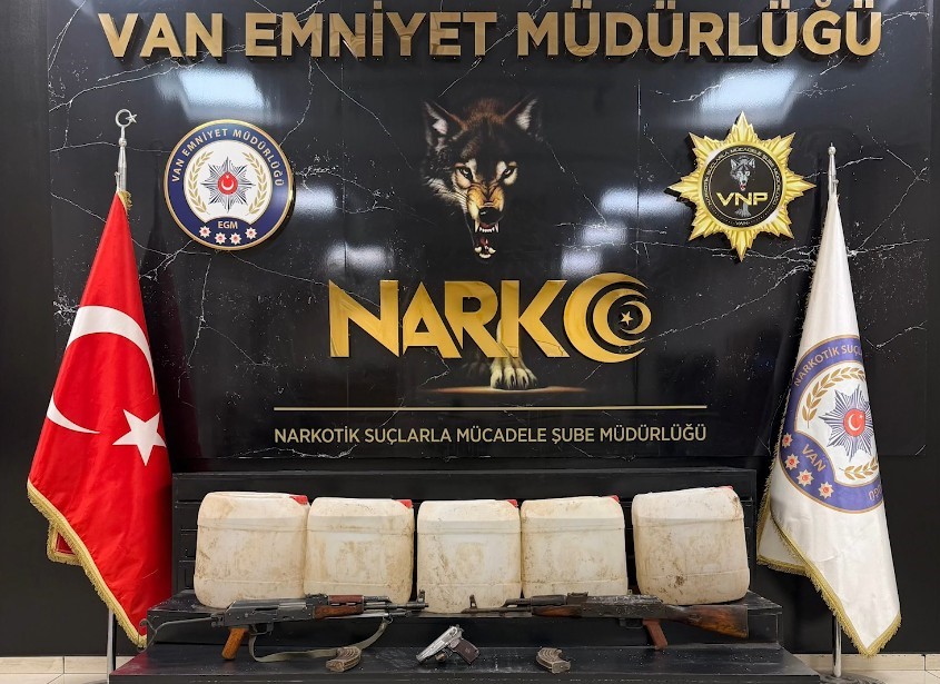 Başkale’de 162 kilo asetik anhidrit maddesi ele geçirildi
