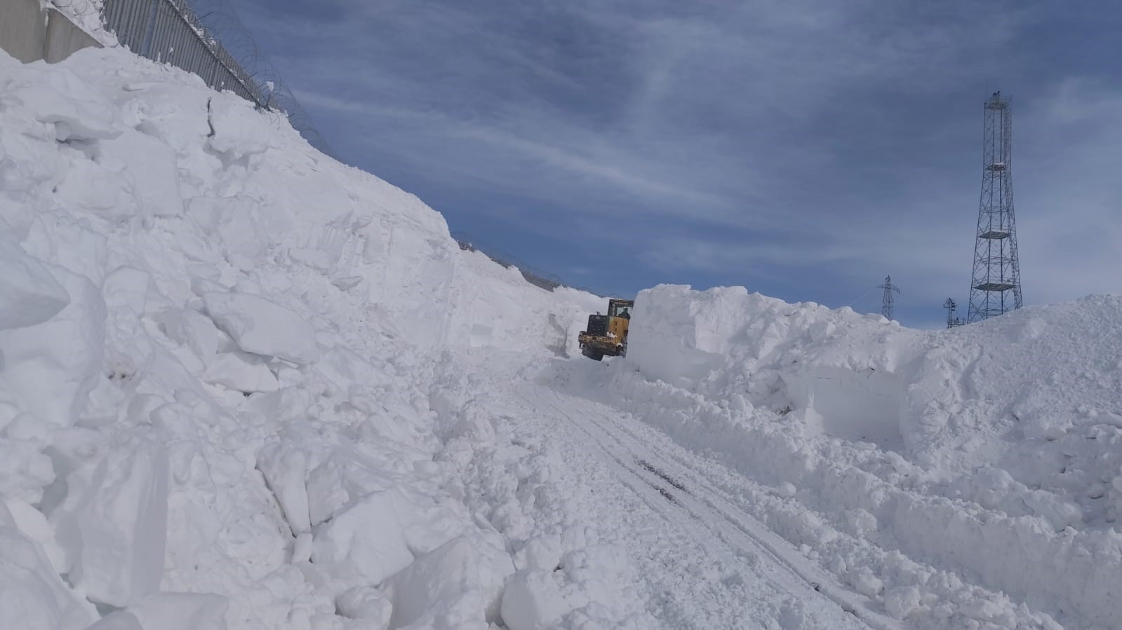 Başkale’de kar yağışı
