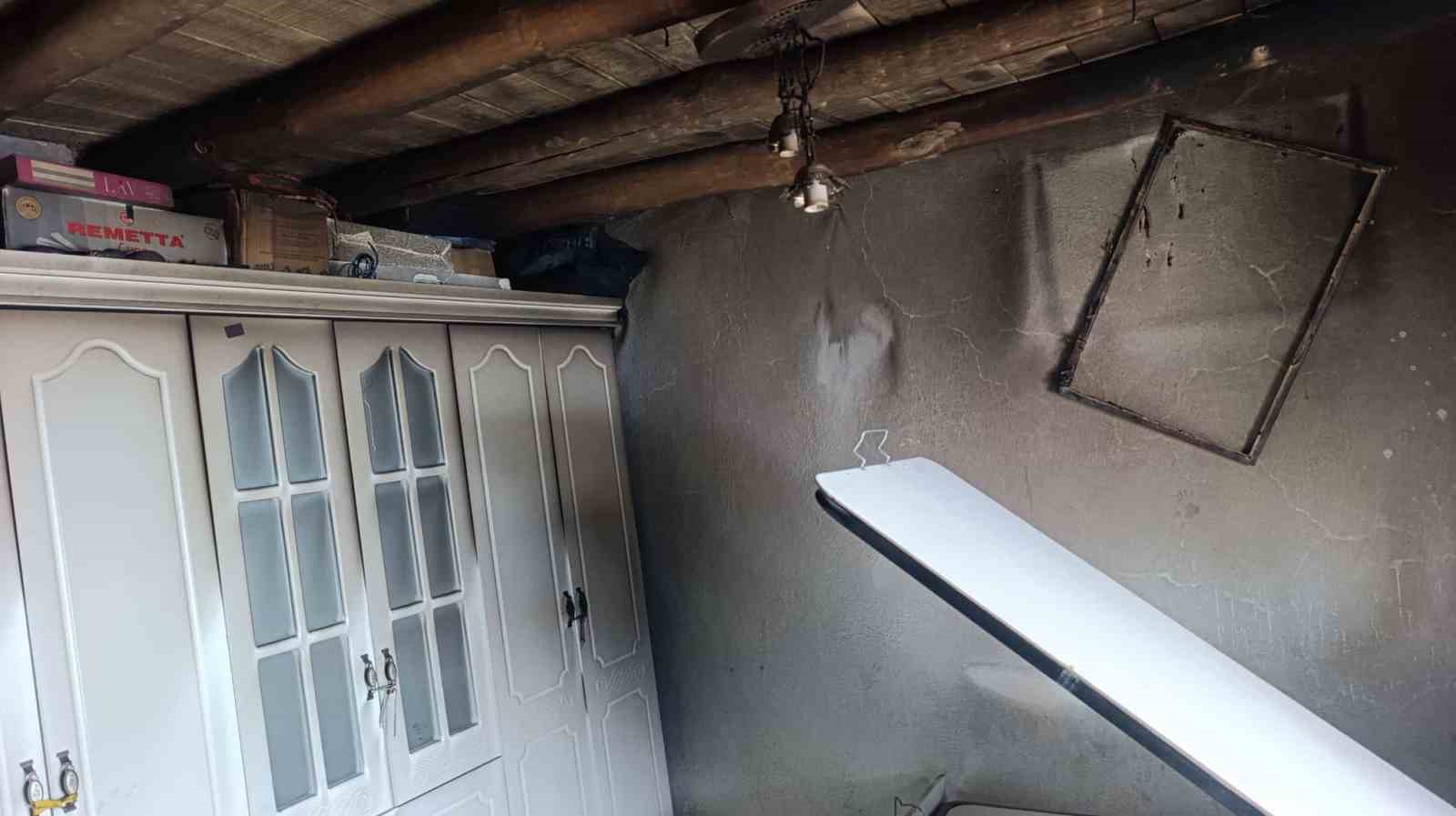 Başkale’de korkutan yangın: 3 çocuk tedavi altına alındı
