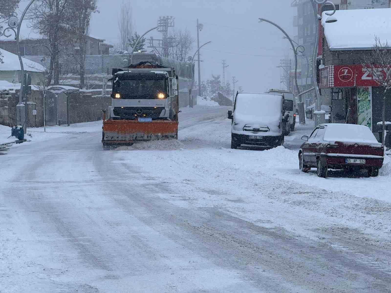 Başkale’de taşımalı eğitime 1 gün ara verildi
