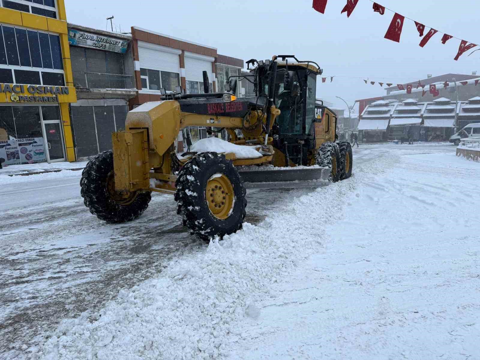 Başkale’de taşımalı eğitime 1 gün ara verildi
