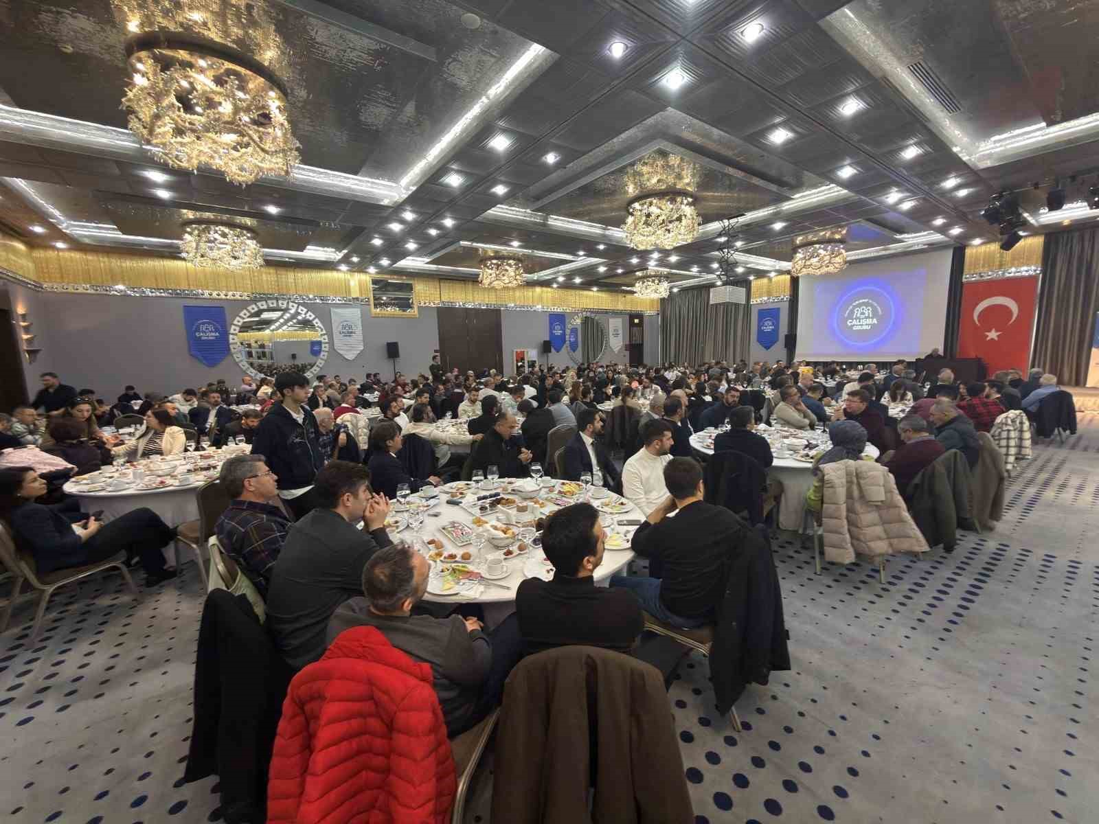 Başkan adayı Erdem, proje ve yönetim kurulu adaylarını tanıttı
Başkan adayı Erdem, proje ve yönetim kurulu adaylarını tanıttı