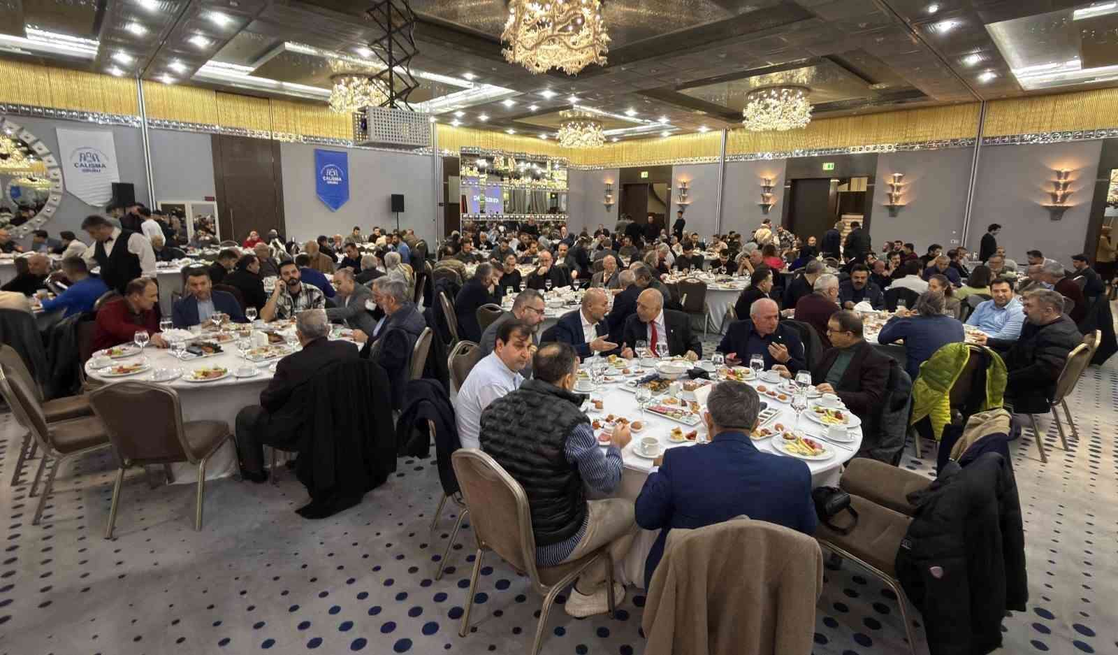 Başkan adayı Erdem, proje ve yönetim kurulu adaylarını tanıttı
Başkan adayı Erdem, proje ve yönetim kurulu adaylarını tanıttı