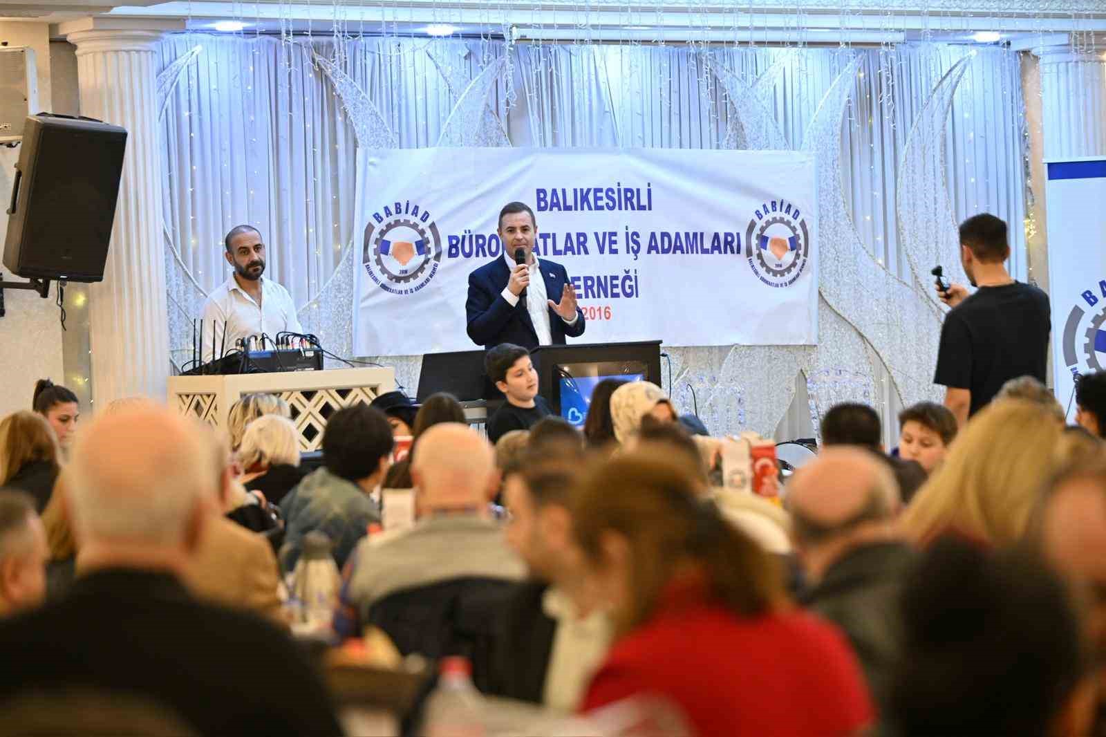 Başkan Ahmet Akın, İstanbul’daki Balıkesirliler ile kucaklaştı
Başkan Ahmet Akın, İstanbul’daki Balıkesirliler ile kucaklaştı