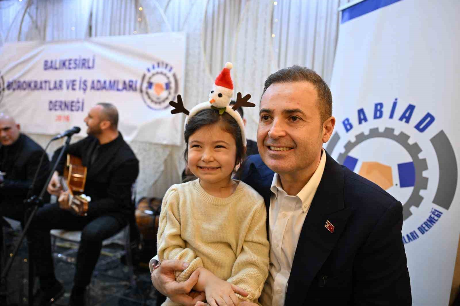 Başkan Ahmet Akın, İstanbul’daki Balıkesirliler ile kucaklaştı
Başkan Ahmet Akın, İstanbul’daki Balıkesirliler ile kucaklaştı