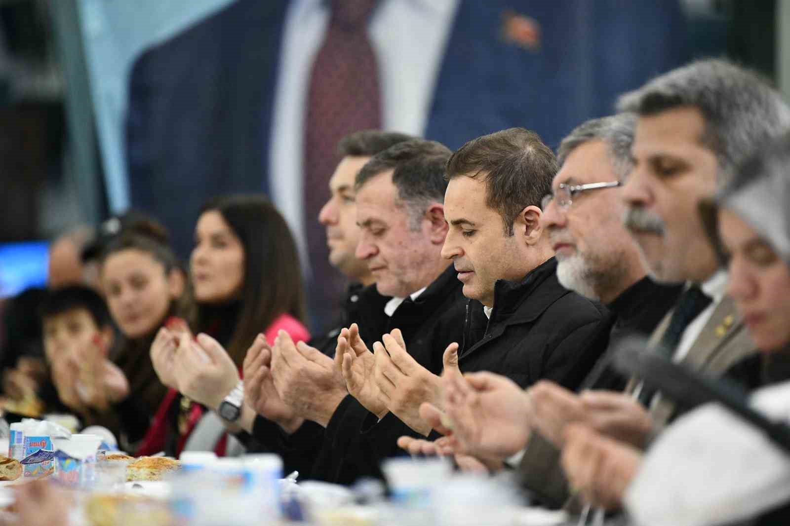 Başkan Ahmet Akın, Kepsutlularla iftar yaptı
