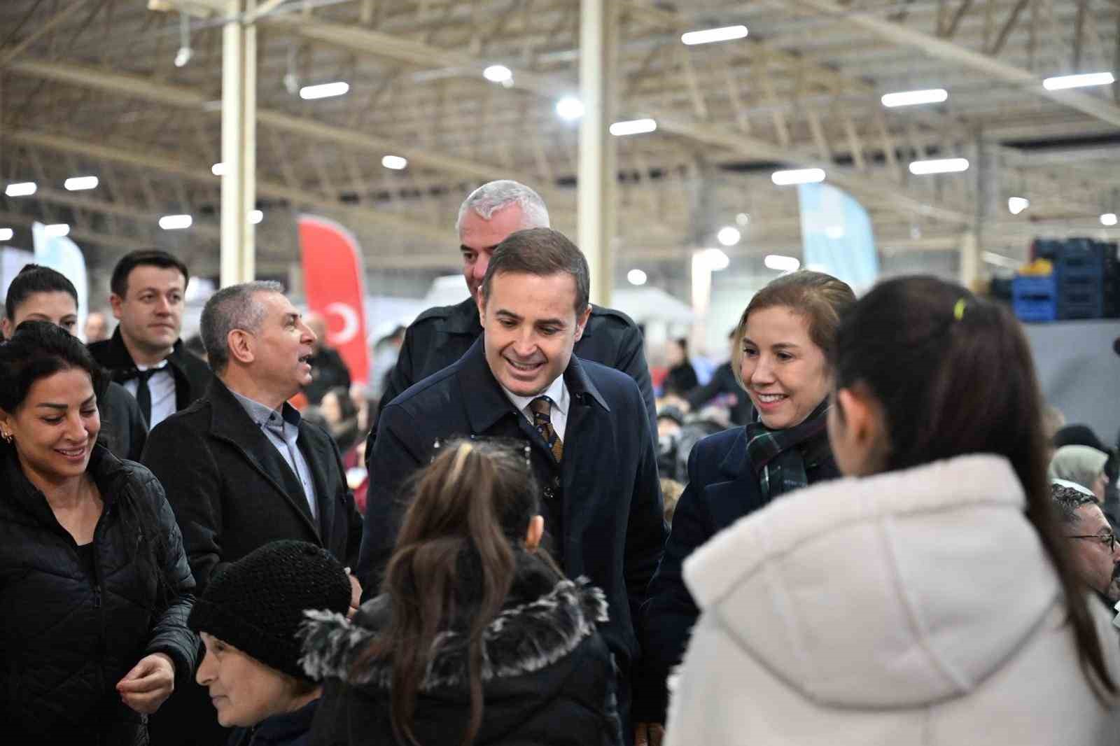 Başkan Ahmet Akın Susurluklu hemşehrileriyle aynı sofrada buluştu
