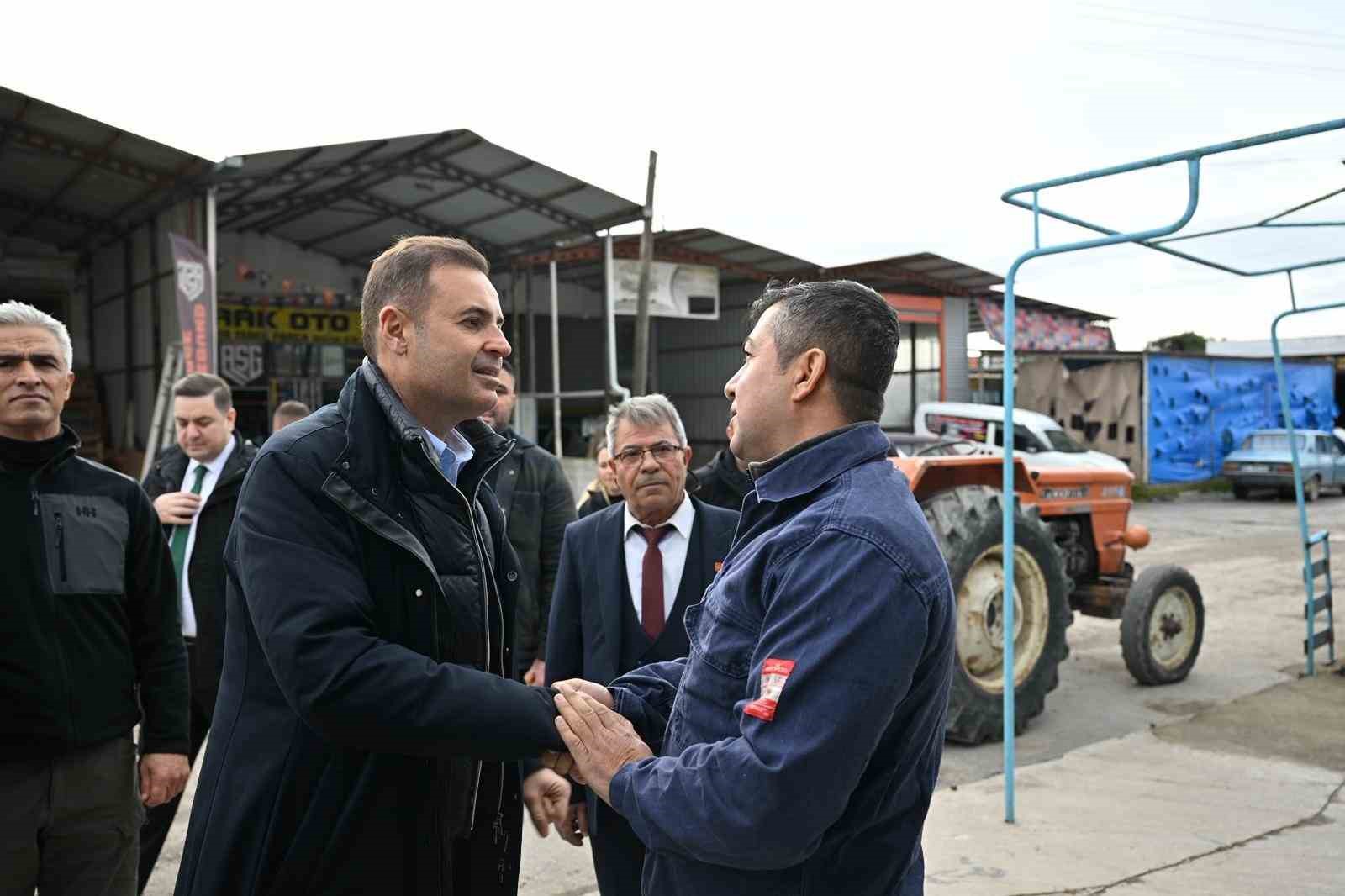 Başkan Ahmet Akın’dan Savaştepe’ye çıkarma
Başkan Ahmet Akın’dan Savaştepe’ye çıkarma