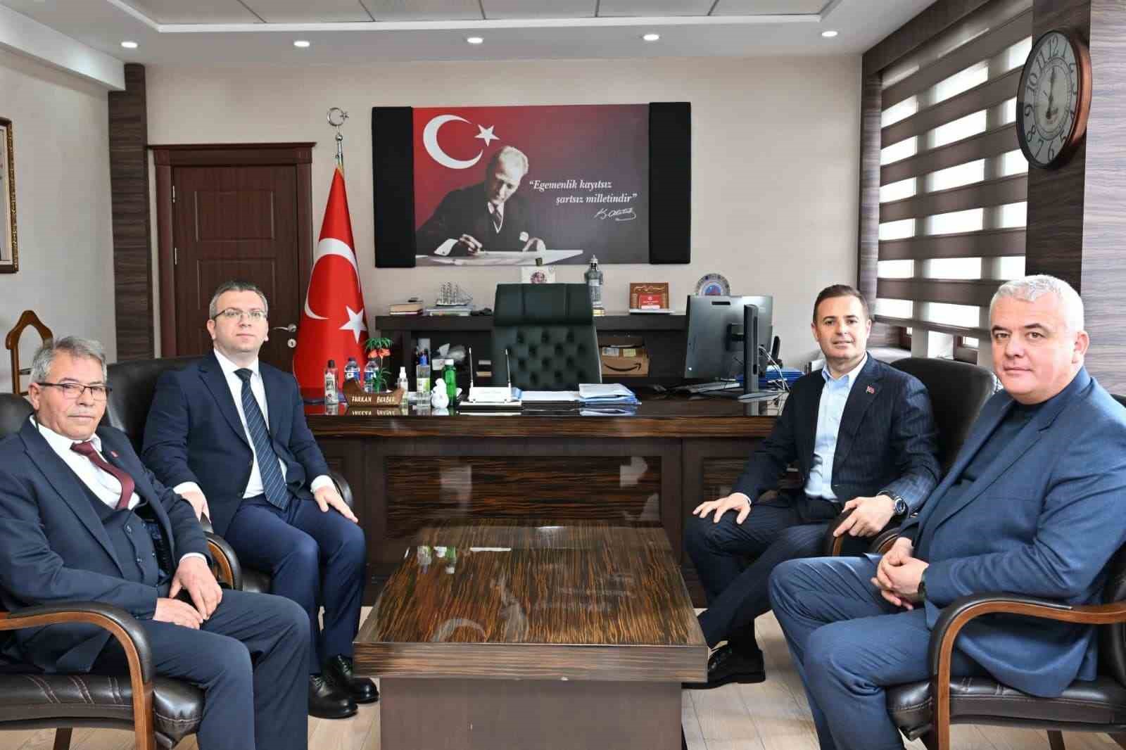 Başkan Ahmet Akın’dan Savaştepe’ye çıkarma
Başkan Ahmet Akın’dan Savaştepe’ye çıkarma