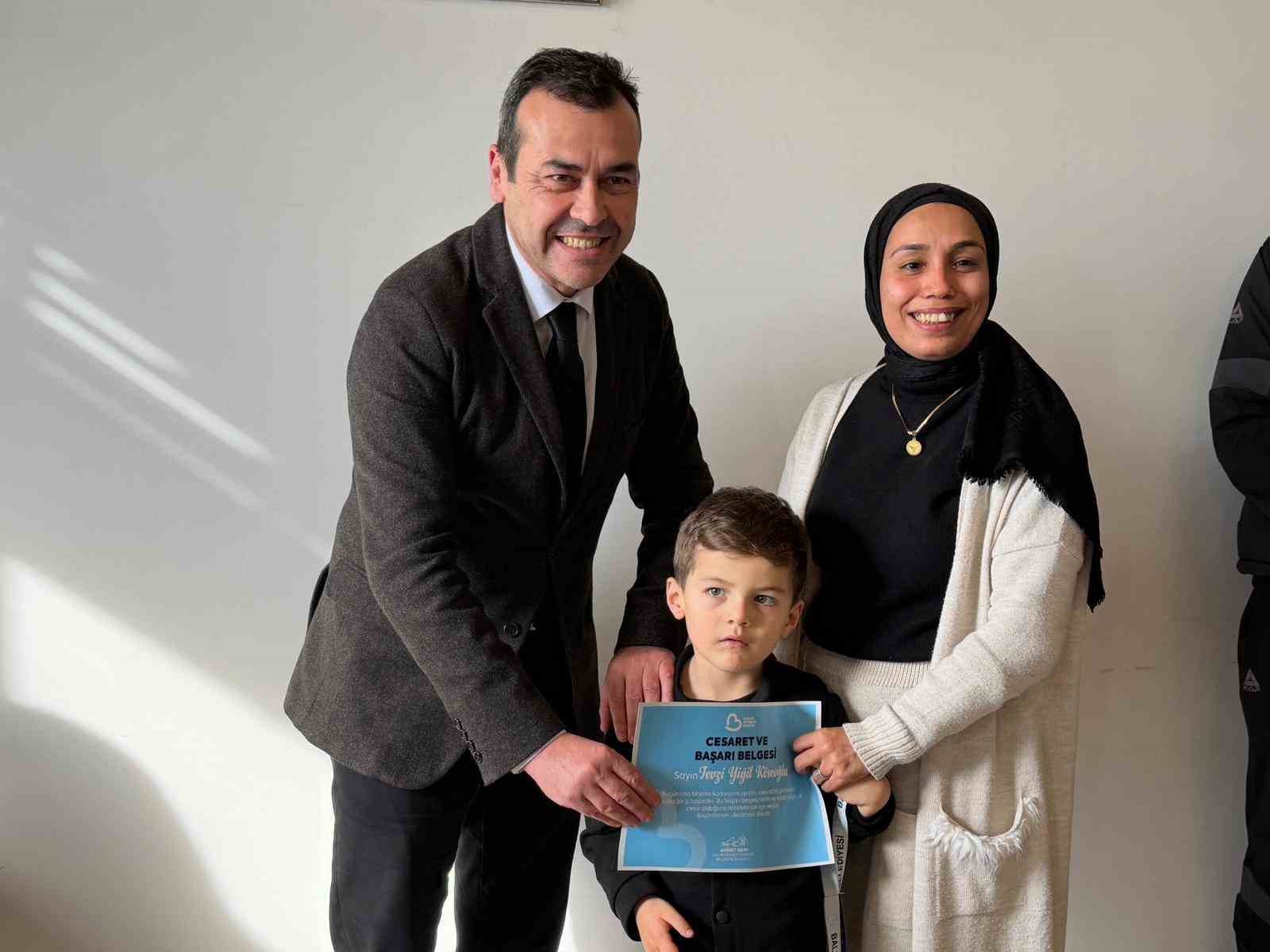 Başkan Ahmet Akın’ın örnek projesiyle korkular sevgiye dönüştü
Başkan Ahmet Akın’ın örnek projesiyle korkular sevgiye dönüştü