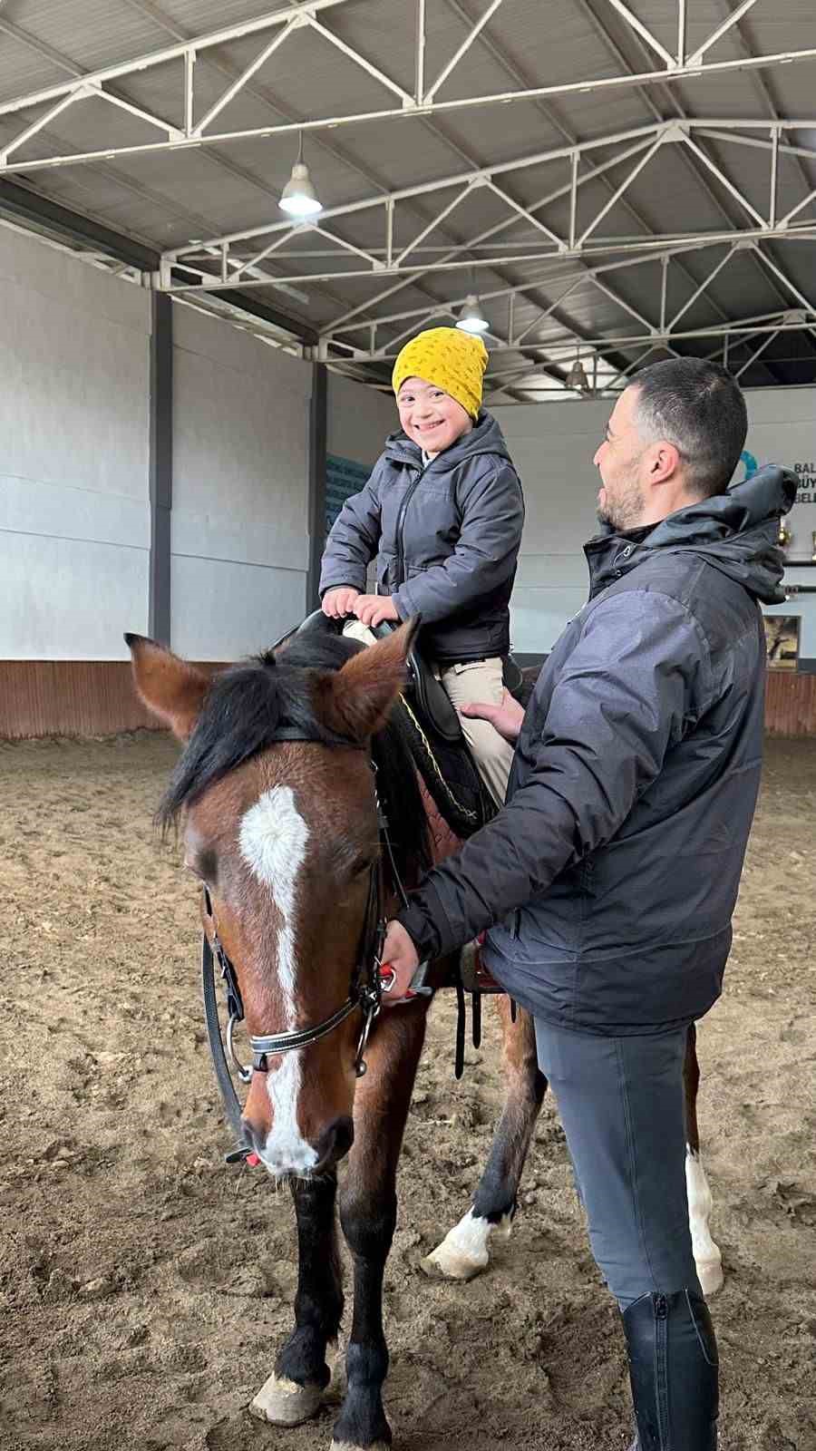 Başkan Ahmet Akın’ın örnek projesiyle korkular sevgiye dönüştü
Başkan Ahmet Akın’ın örnek projesiyle korkular sevgiye dönüştü