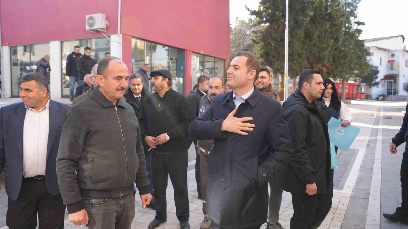 Başkan Akın depremzedeleri ziyaret etti
