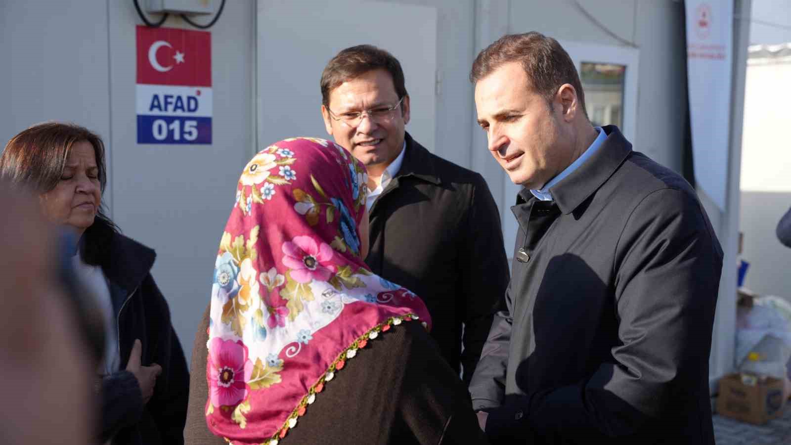 Başkan Akın depremzedeleri ziyaret etti
