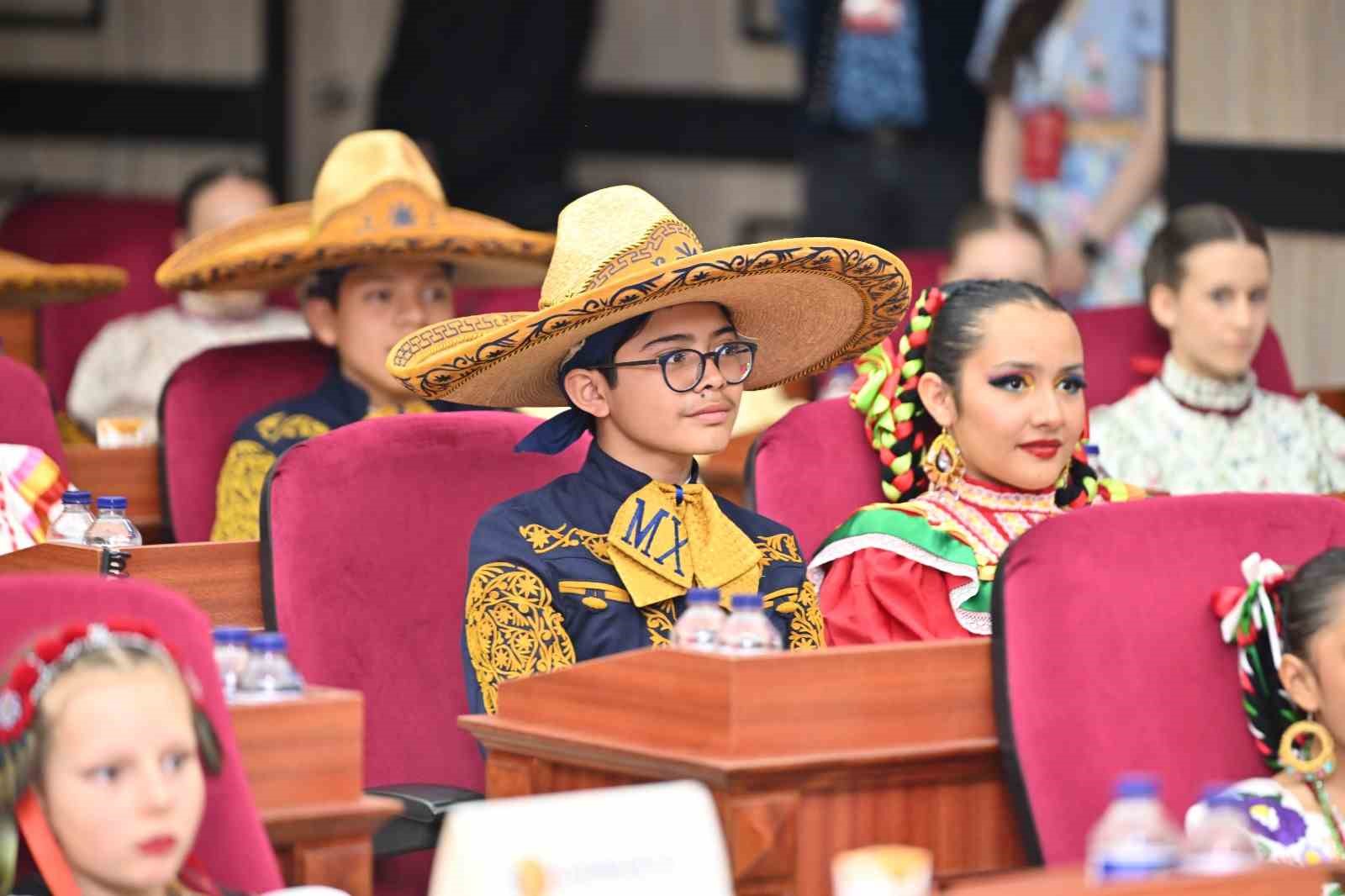 Başkan Akın, dünya çocuklarını ağırladı
