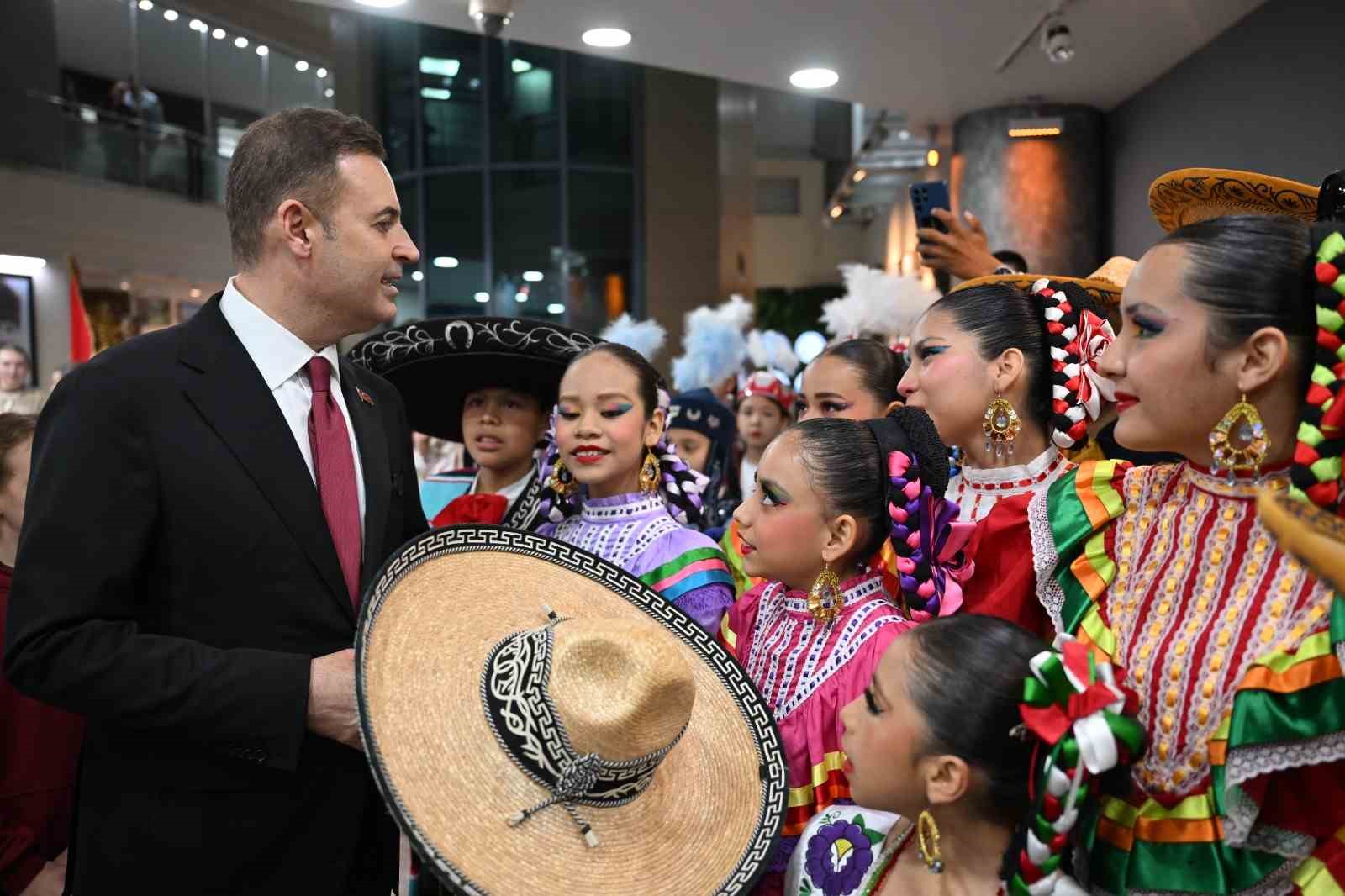 Başkan Akın, dünya çocuklarını ağırladı
