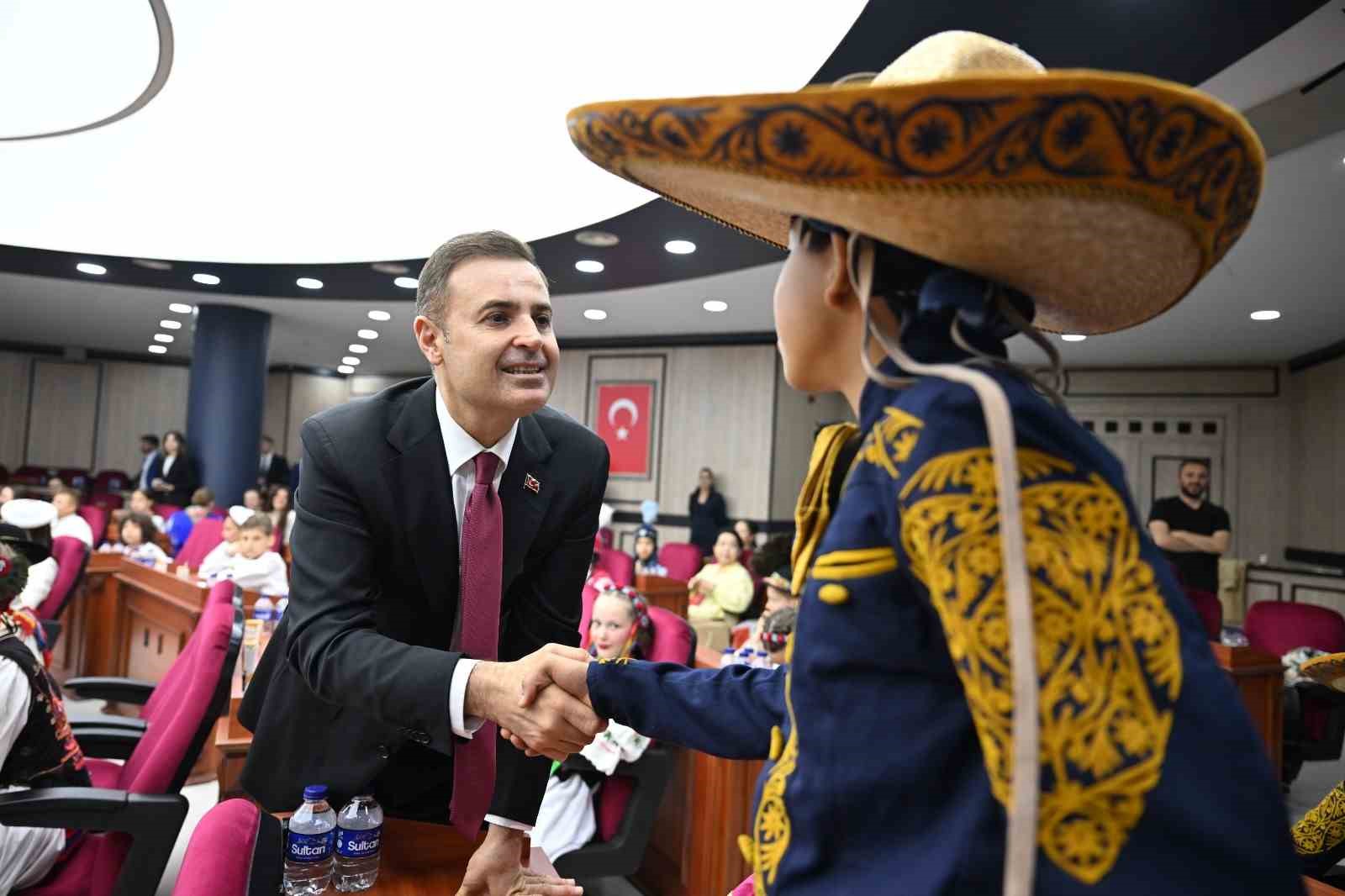 Başkan Akın, dünya çocuklarını ağırladı
