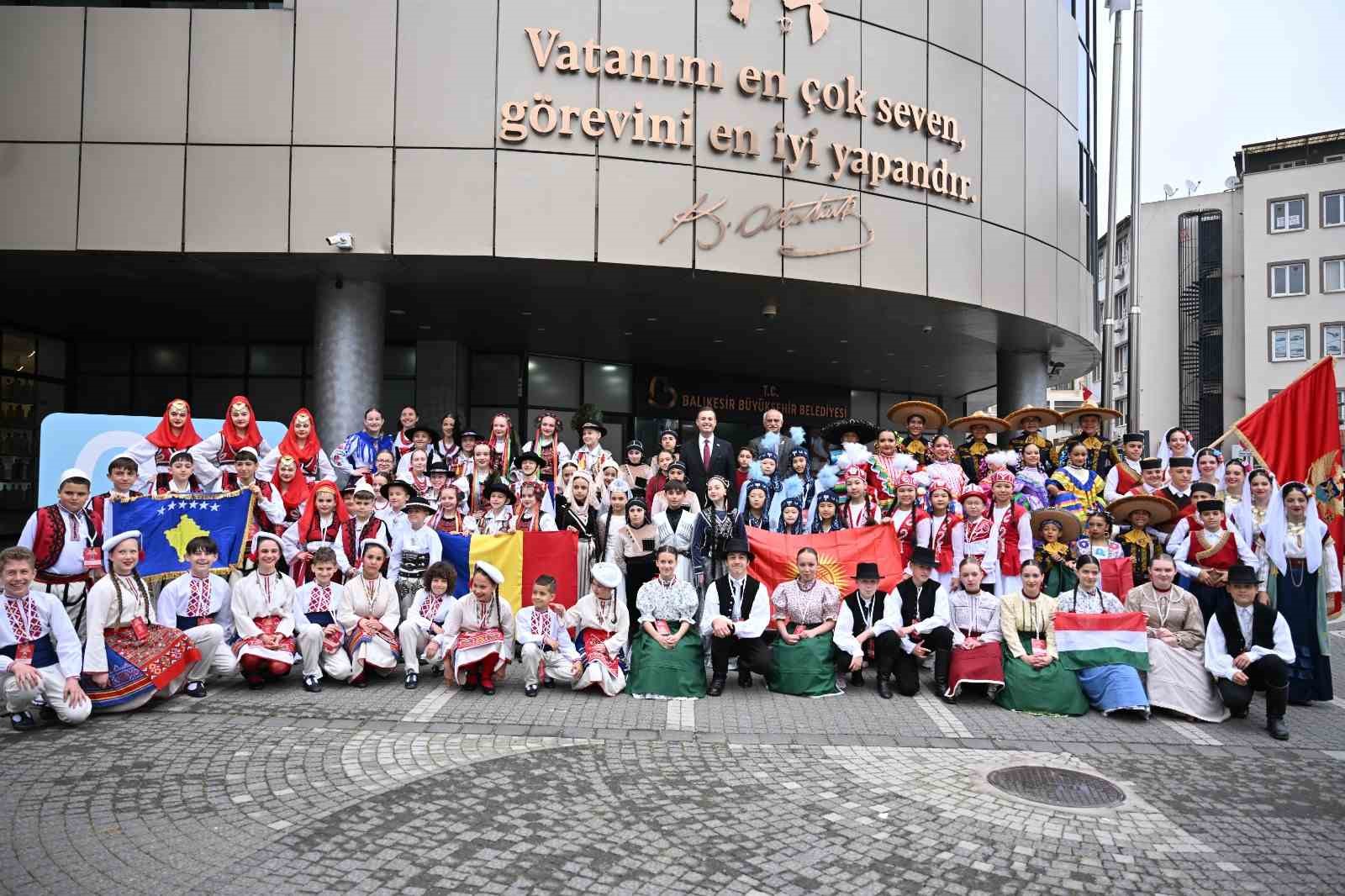 Başkan Akın, dünya çocuklarını ağırladı
