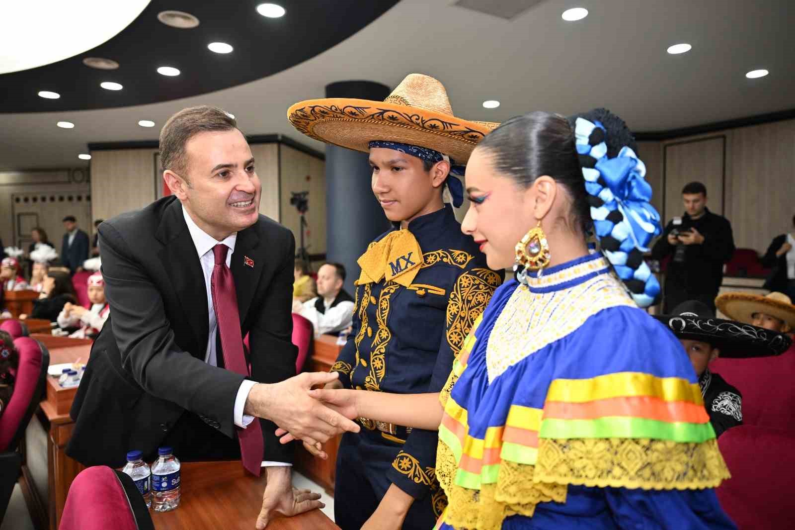 Başkan Akın, dünya çocuklarını ağırladı

