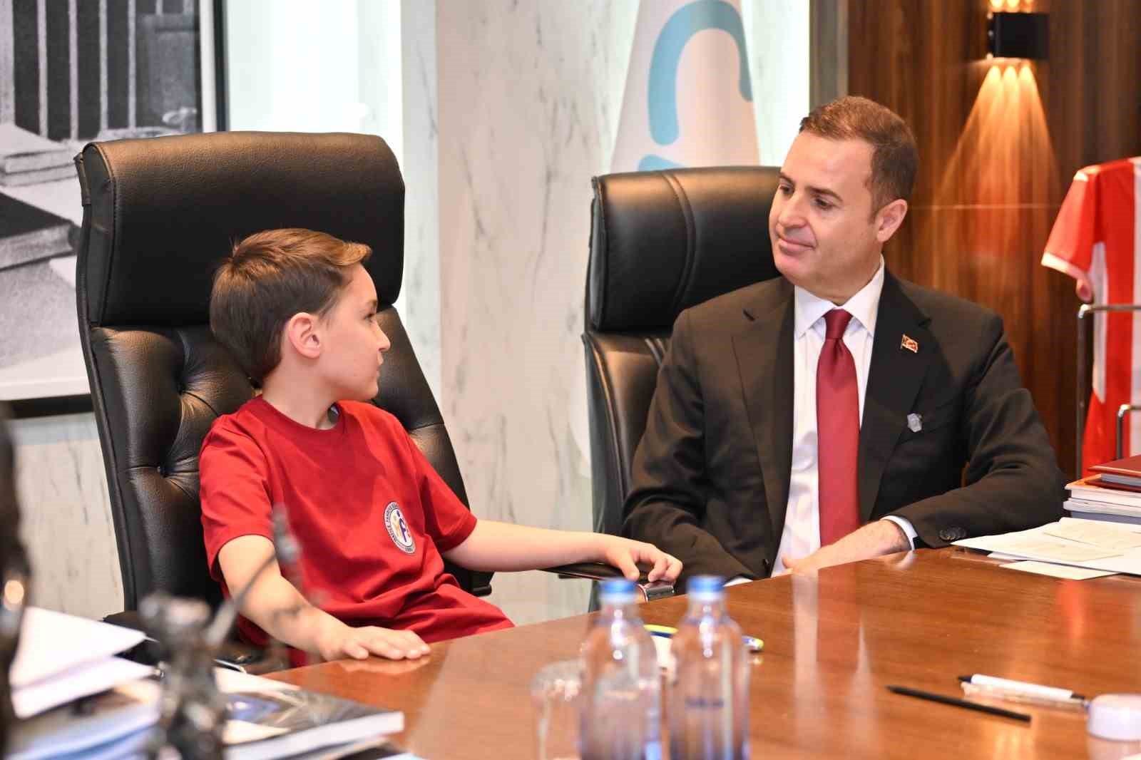 Başkan Akın, makamını çocuklara devretti
