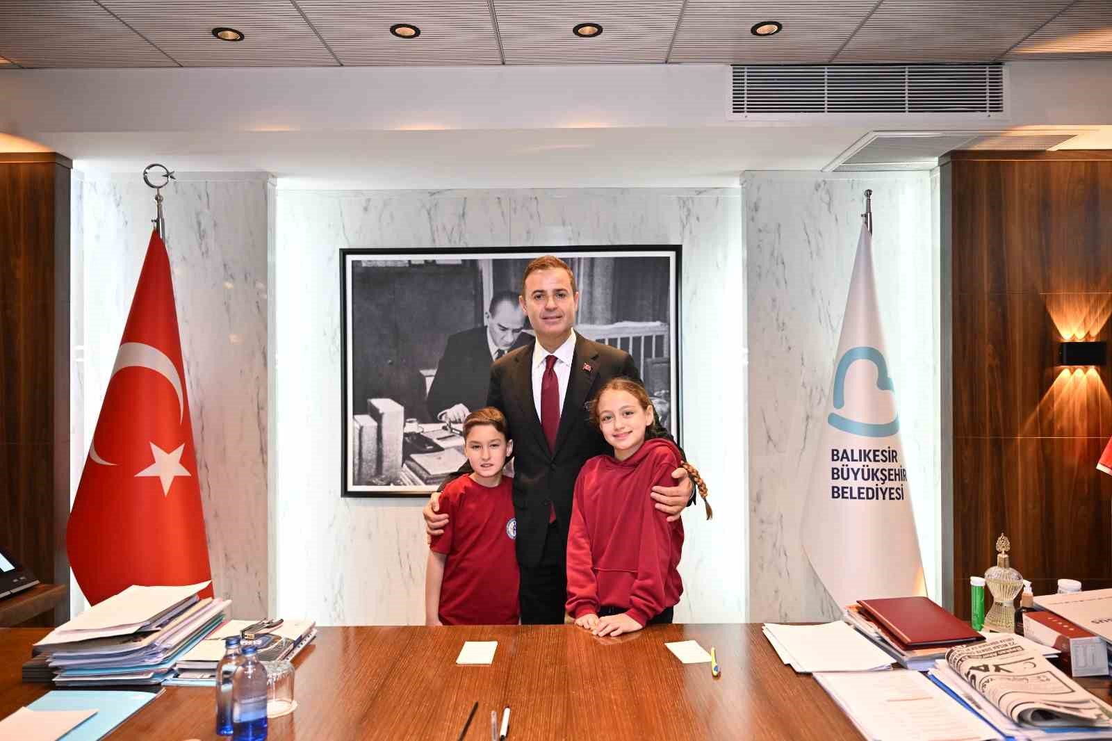 Başkan Akın, makamını çocuklara devretti
