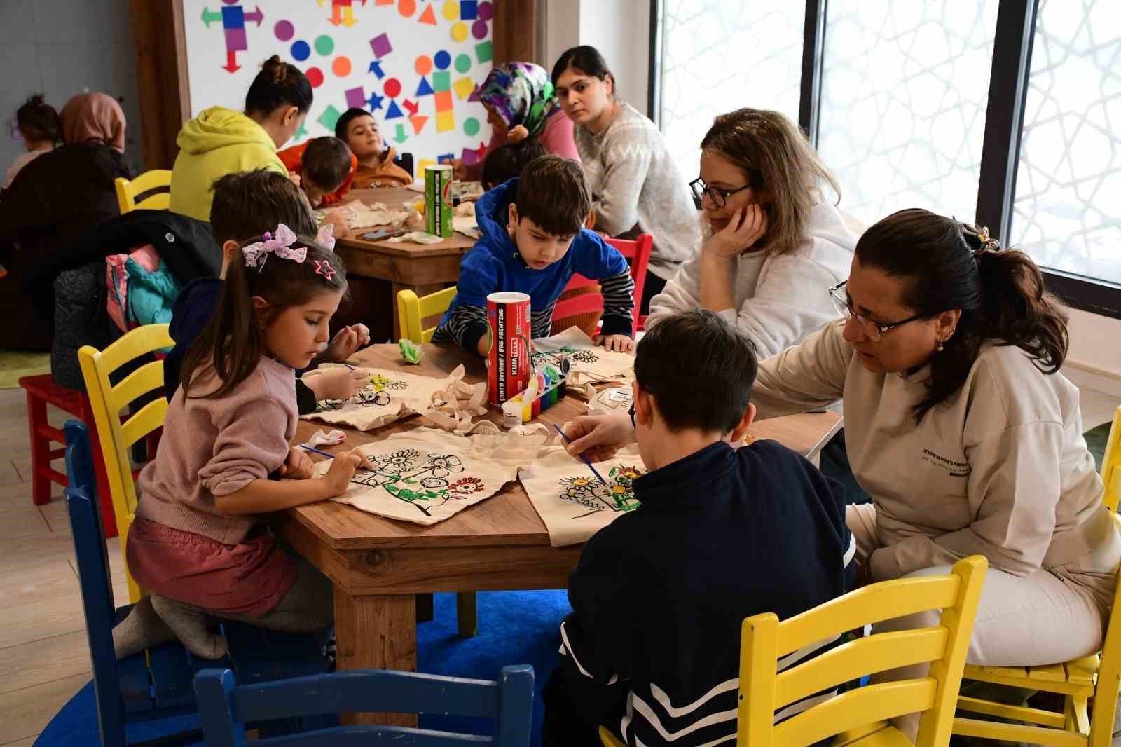 Başkan Akın öğrencileri unutmadı, yarıyıl etkinlikleri yüzleri güldürdü
Başkan Akın öğrencileri unutmadı, yarıyıl etkinlikleri yüzleri güldürdü
