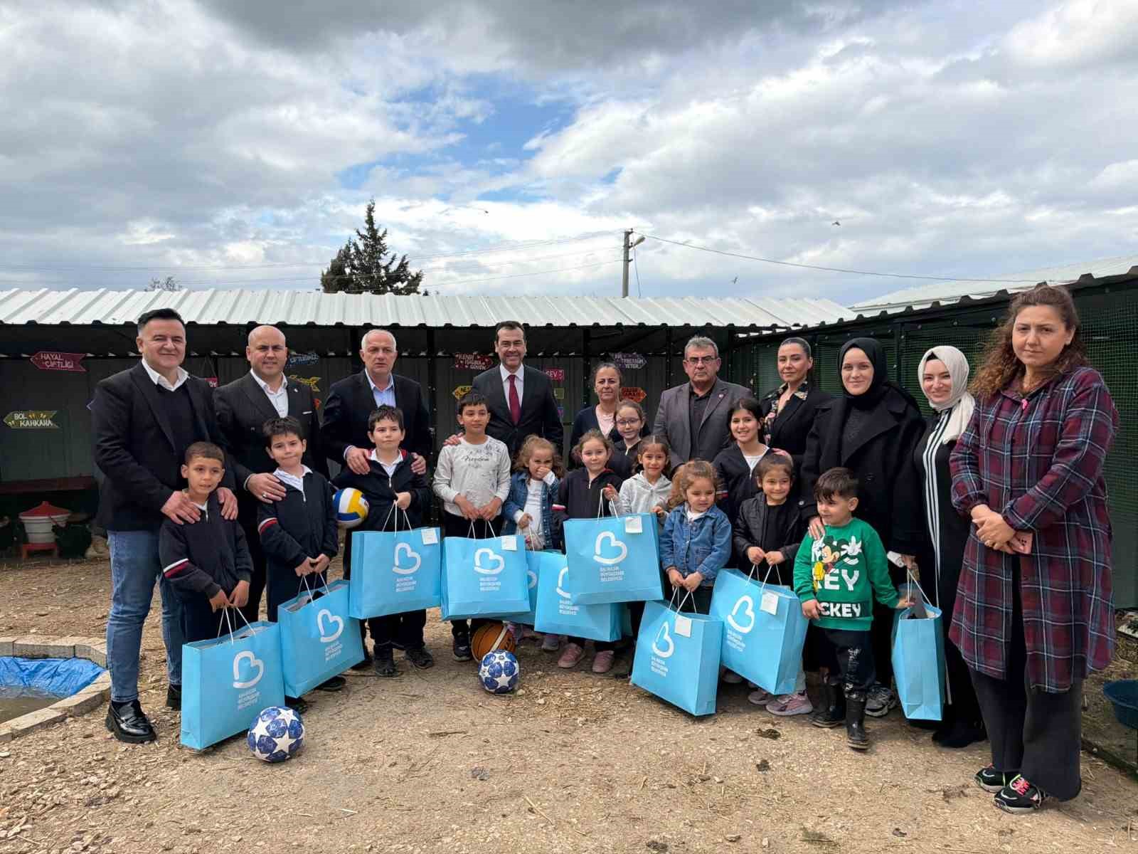 Başkan Akın’dan kırsaldaki çocuklara 23 Nisan hediyesi
