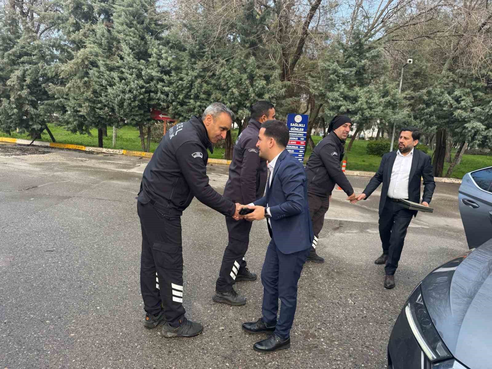 Başkan Aküzüm bayramda çalışanlarla bir araya geldi
