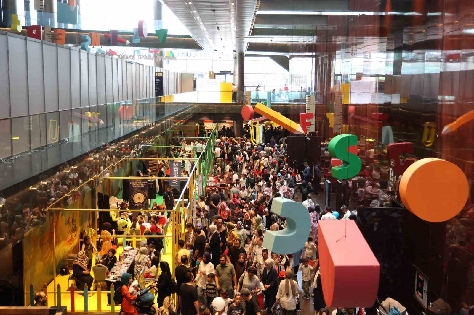 Başkan Altay tüm minik okurları ve aileleri 2. Konya Çocuk Kitap Günleri’ne davet etti
