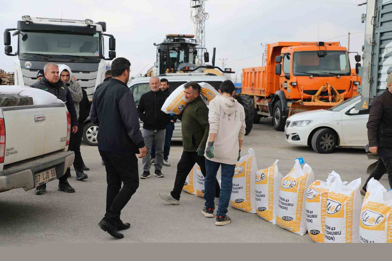 Başkan Altay: "Yüzde 50 hibeli aspir tohumu desteğimiz çiftçimiz için bereketli olsun"
