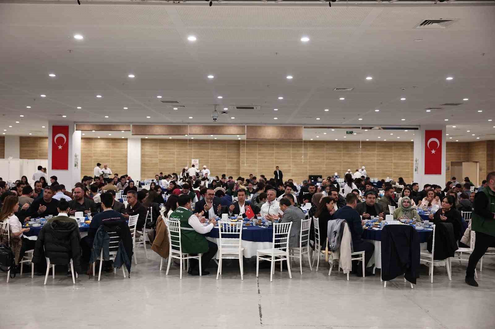 Başkan Aras: "Ata mirası kurumlarımıza sahip çıkmamız gerekir"
