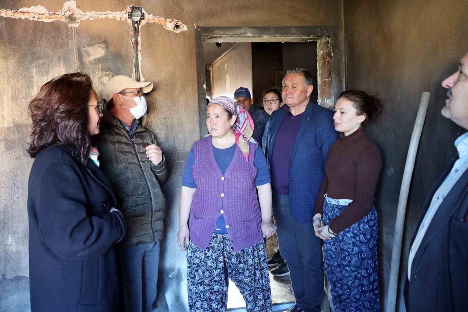 Başkan Aras Köksal yangında evleri hasar gören aileyi ziyaret etti
