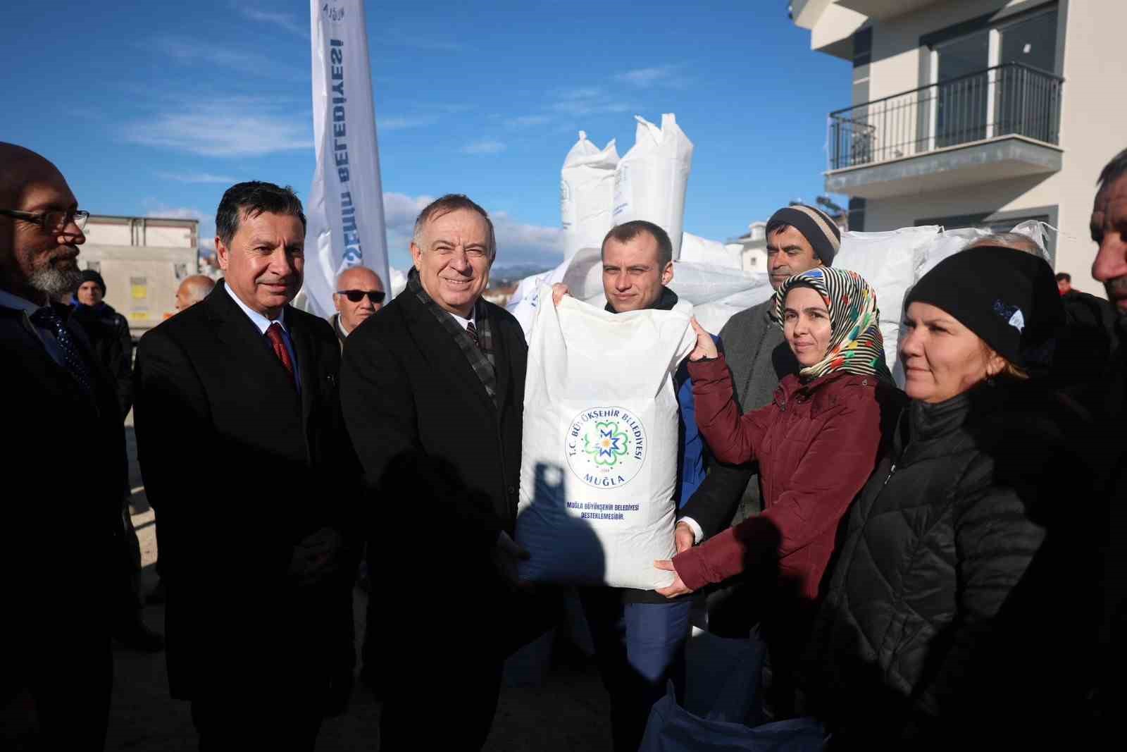 Başkan Aras: "Üreten Muğla için çalışıyoruz"
Başkan Aras: "Üreten Muğla için çalışıyoruz"