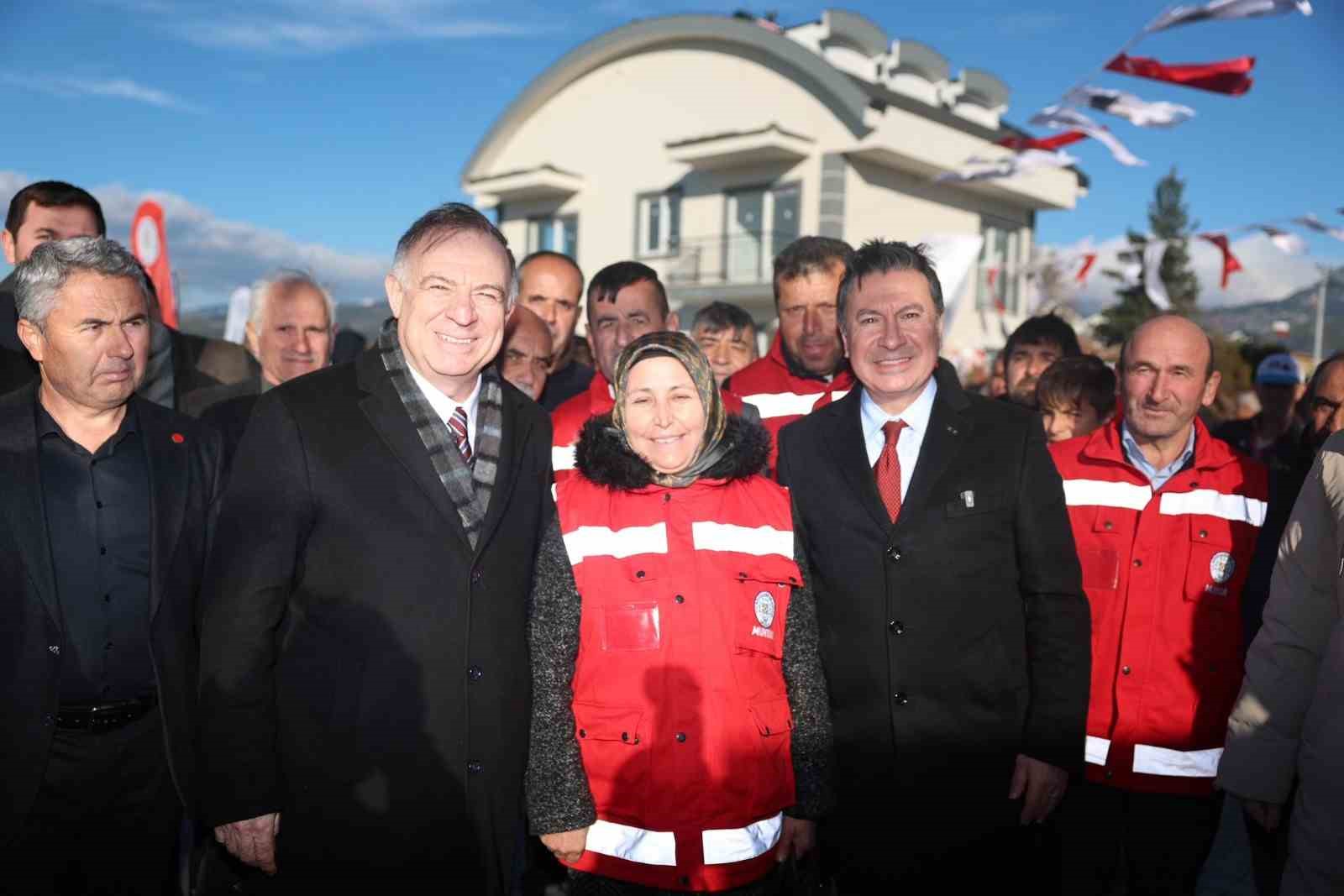 Başkan Aras: "Üreten Muğla için çalışıyoruz"
Başkan Aras: "Üreten Muğla için çalışıyoruz"