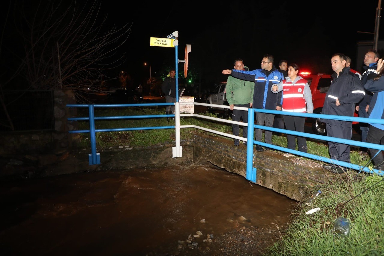 Başkan Aras, yoğun yağışlar sonrası tüm ekipleri sahaya sevk etti
