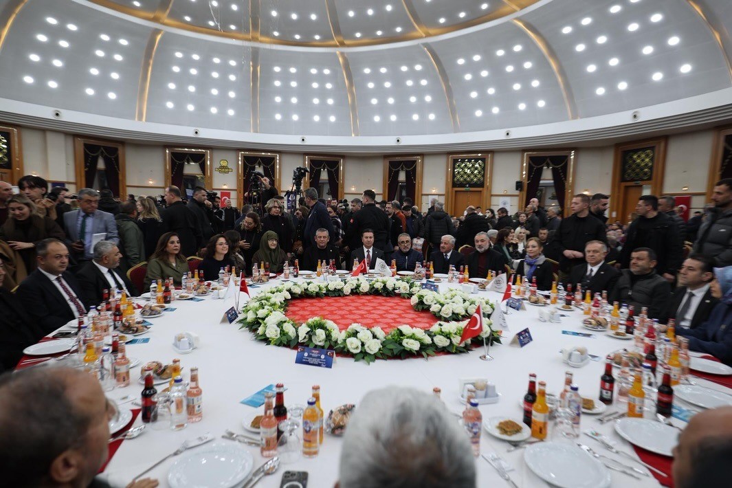 Başkan Aras’tan deprem bölgesine kalıcı destek: 4 ilçeye 4 sosyal tesis
