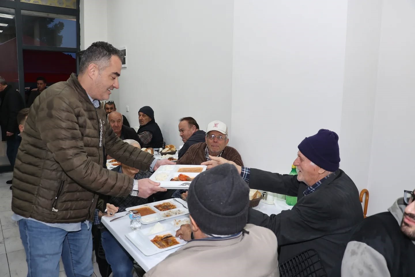 Başkan Arıcı’dan çocuklara iftar sürprizi
