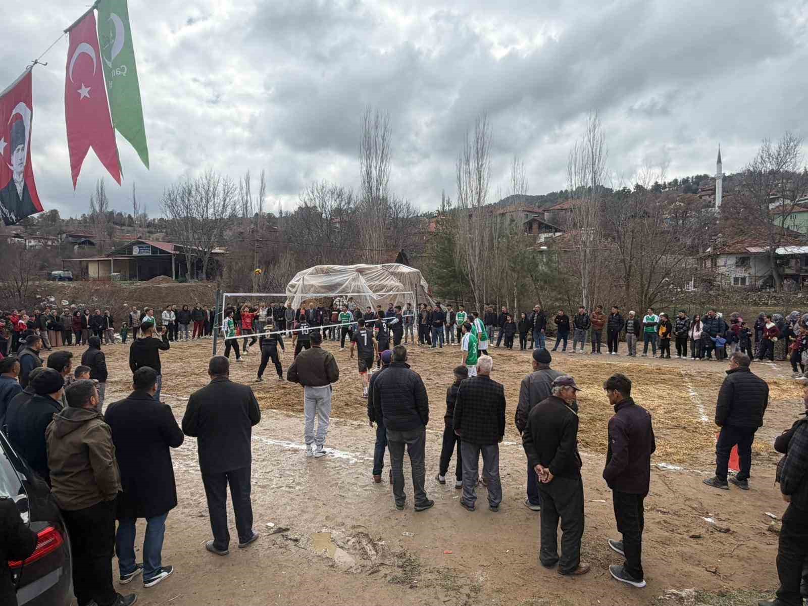 Başkan Arslan, Çamlıbel’de Voleybol Turnuvasına katıldı
