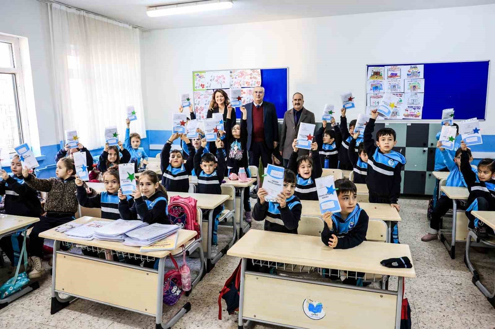 Başkan Arslan öğrencilerin karne sevincine ortak oldu
