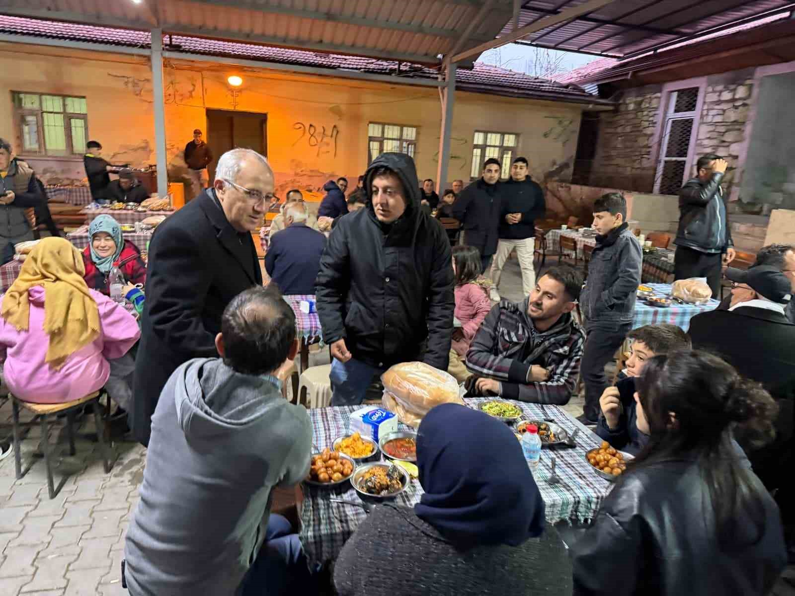 Başkan Arslan son iftarda Çamlıbel gençlerinin gönül sofrasına konuk oldu
