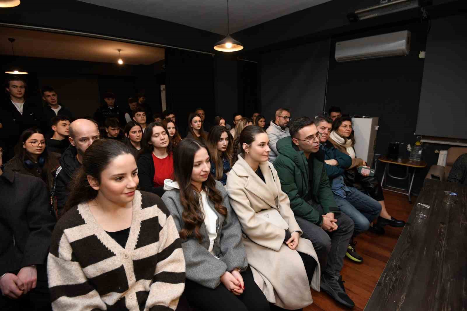 Başkan Aydın’dan gençlere destek
