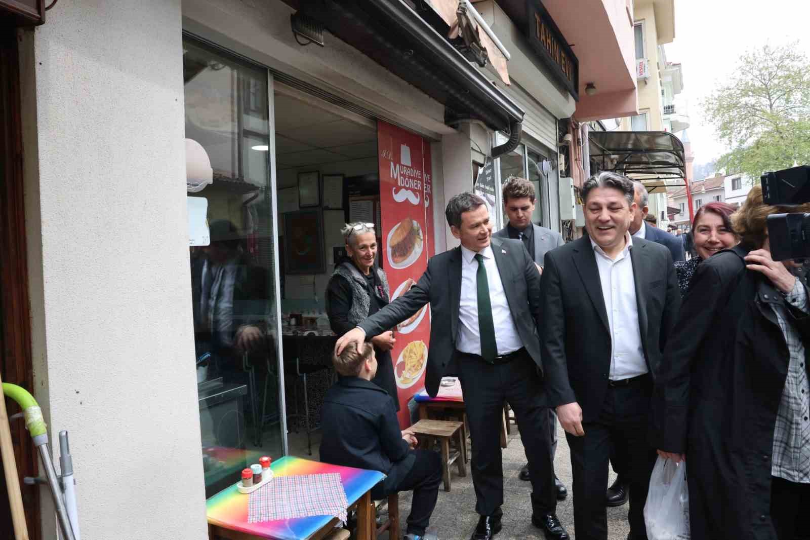 Başkan Aydın’ın cuma durağı Muradiye Mahallesi oldu
