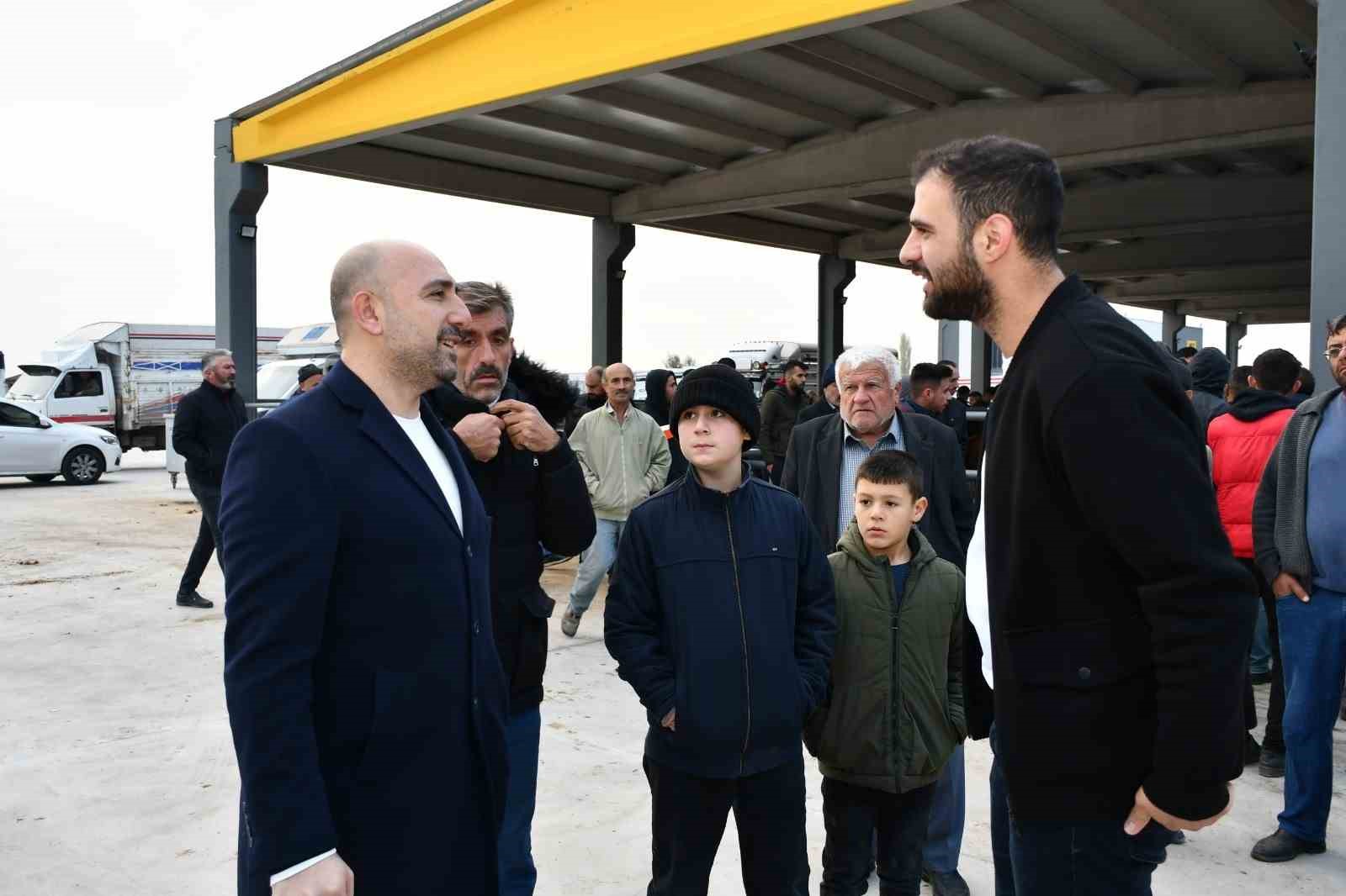 Başkan Bağlamış: "Kayseri’yi hayvancılıkta merkez haline getirmek için çalışıyoruz"
Başkan Bağlamış: "Kayseri’yi hayvancılıkta merkez haline getirmek için çalışıyoruz"