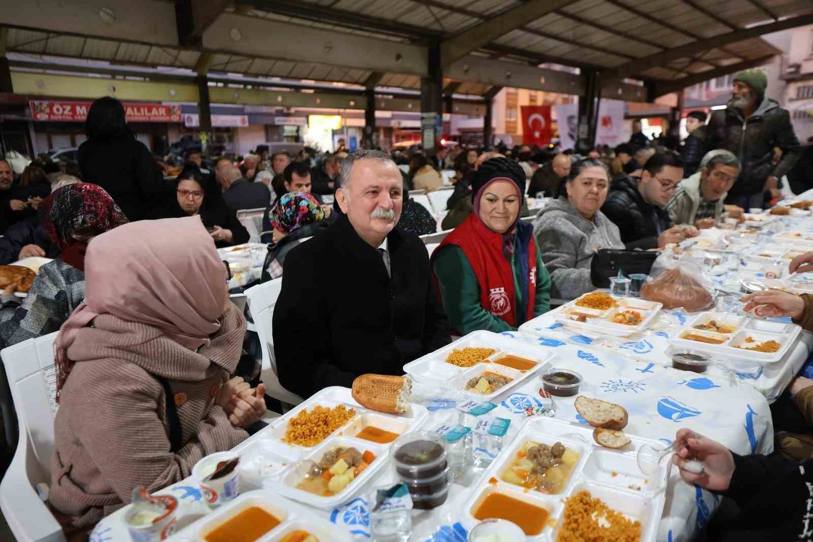 Başkan Balaban Karaköy’de vatandaşlarla iftar yaptı
