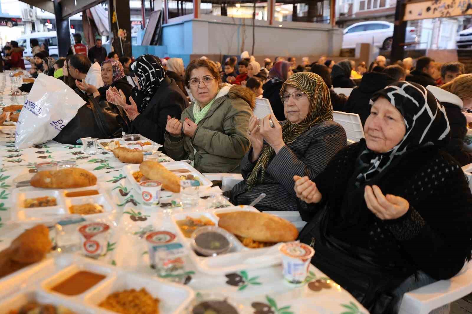 Başkan Balaban Karaköy’de vatandaşlarla iftar yaptı
