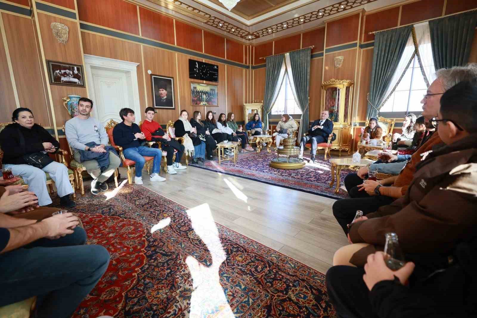 Başkan Balaban’dan öğrencilerin projesine destek
Başkan Balaban’dan öğrencilerin projesine destek